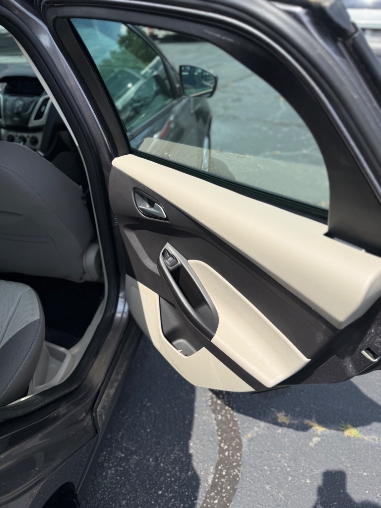 2014 Ford Focus SE - Photo 12