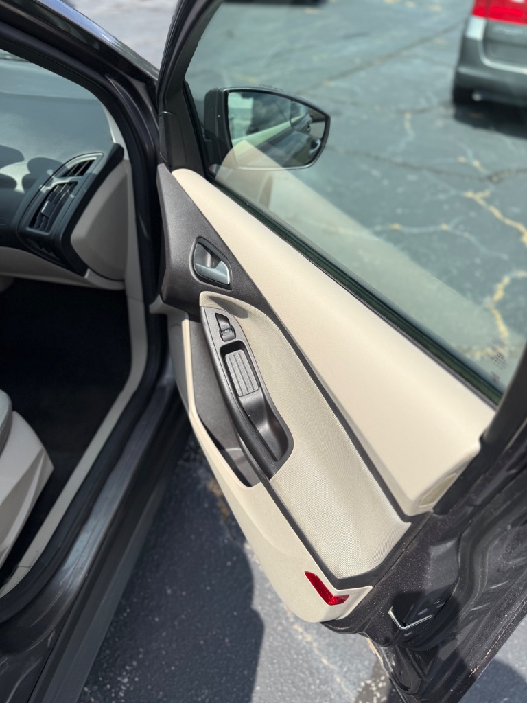 2014 Ford Focus SE - Photo 14