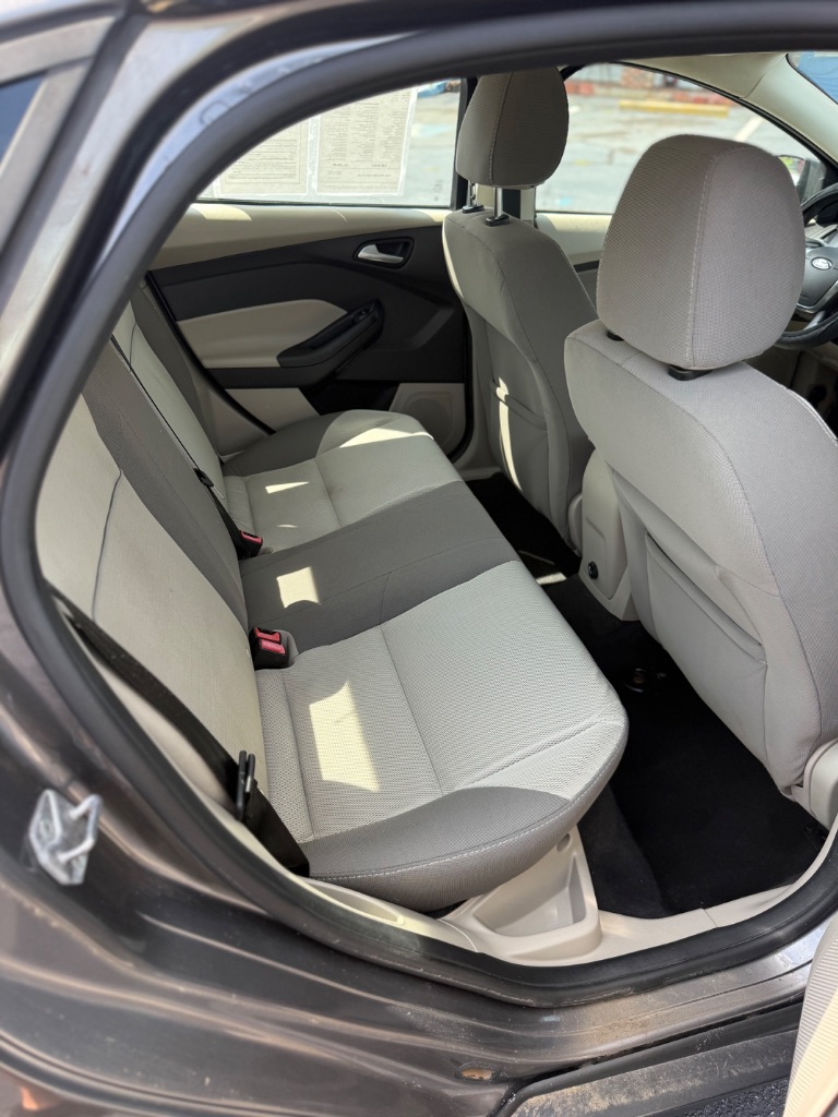 2014 Ford Focus SE - Photo 13