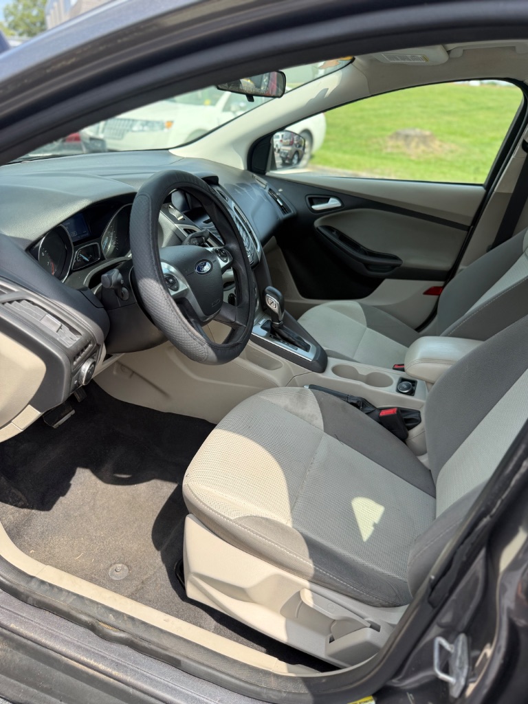 2014 Ford Focus SE - Photo 9