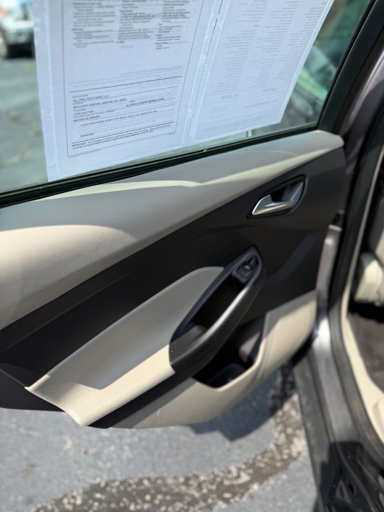 2014 Ford Focus SE - Photo 10
