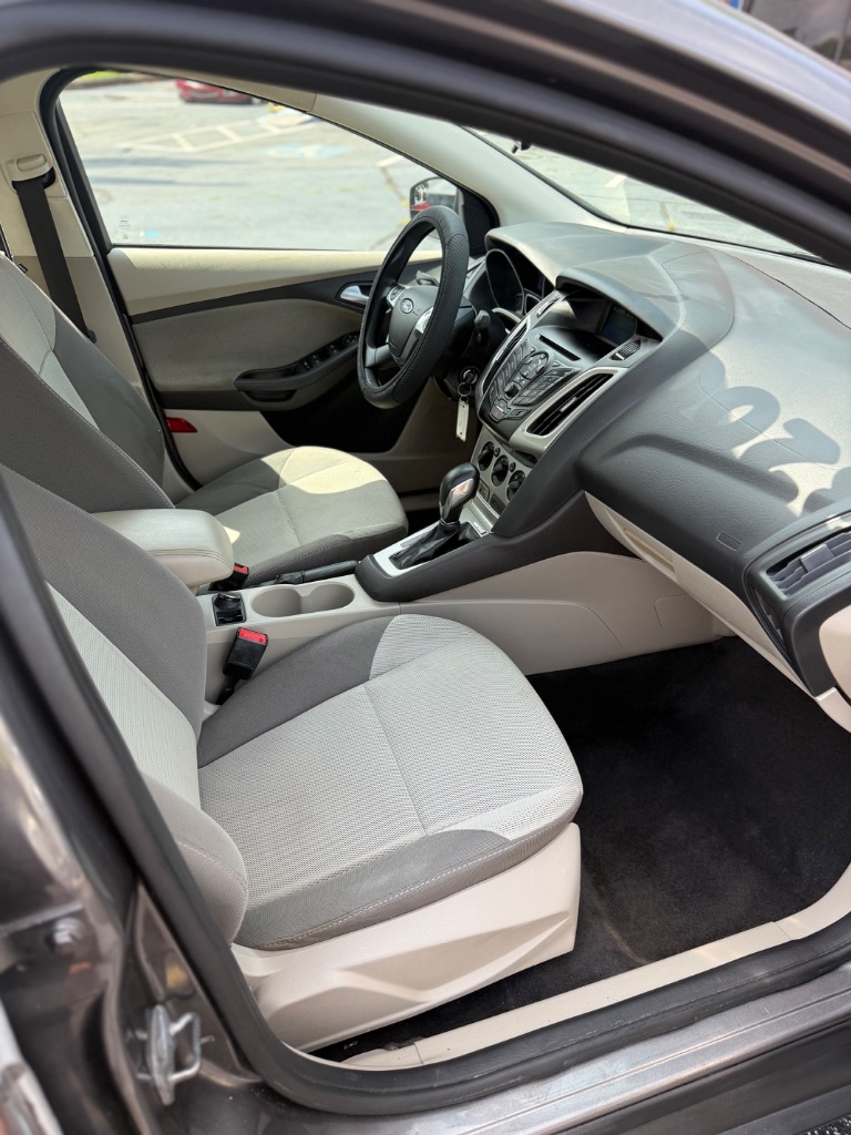 2014 Ford Focus SE - Photo 15