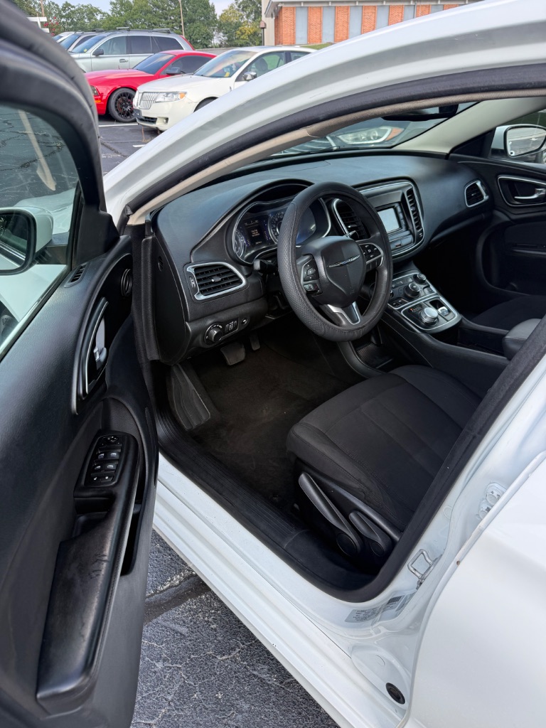 2015 Chrysler 200 Limited - Photo 12