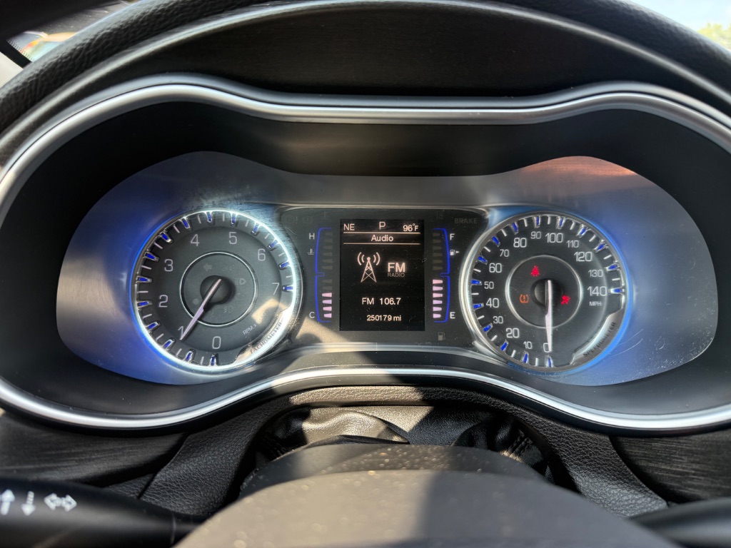 2015 Chrysler 200 Limited - Photo 18