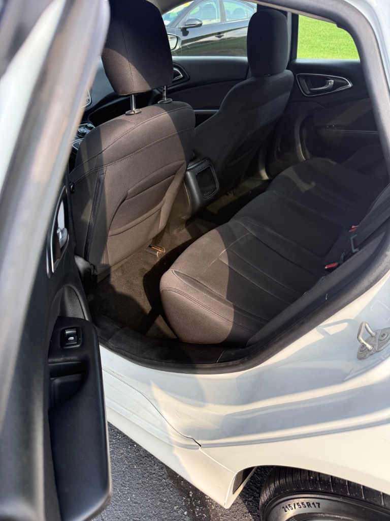 2015 Chrysler 200 Limited - Photo 14