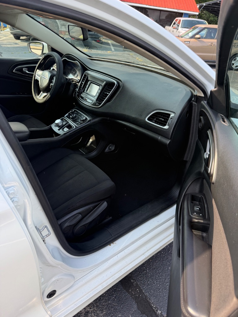 2015 Chrysler 200 Limited - Photo 16