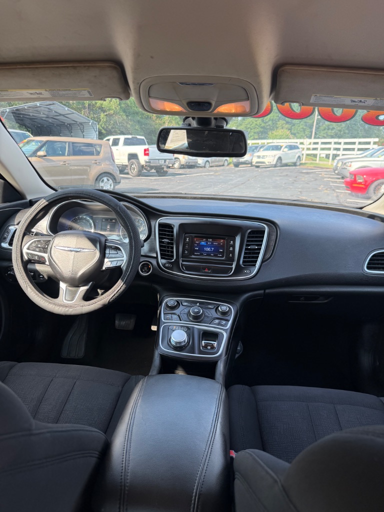 2015 Chrysler 200 Limited - Photo 17