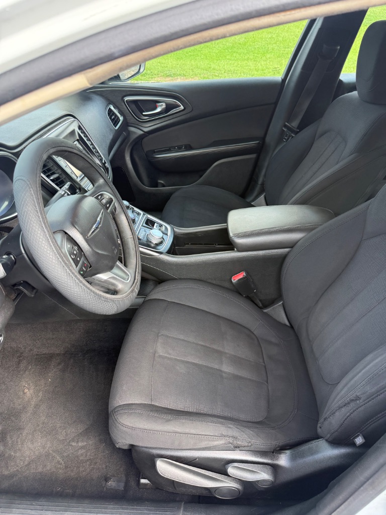 2015 Chrysler 200 Limited - Photo 13