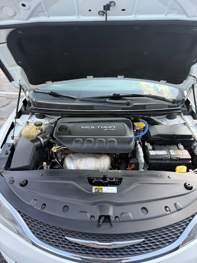 2015 Chrysler 200 Limited - Photo 9